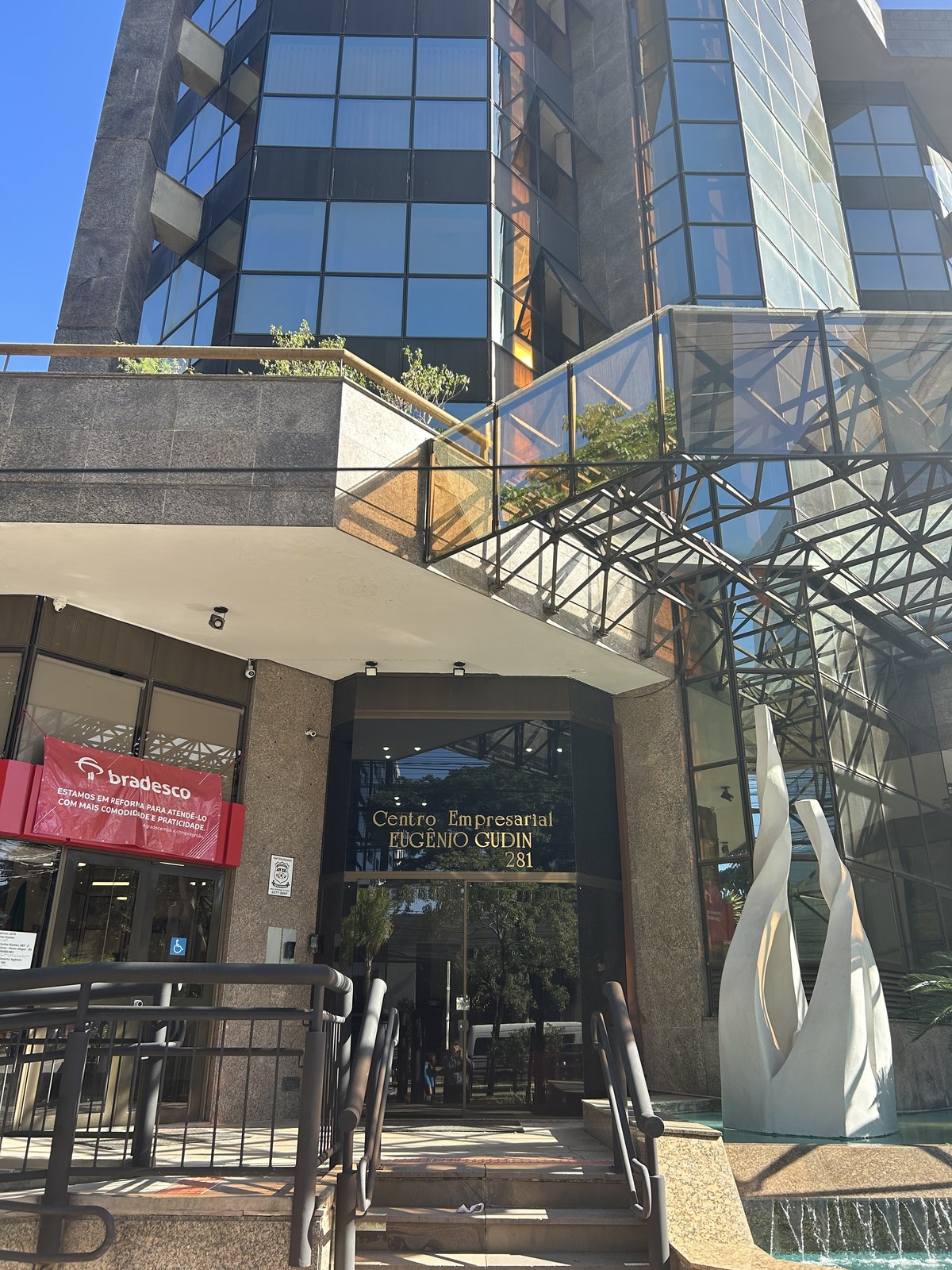 Fachada do Centro Empresarial Eugênio Gudin, Av. Carlos Gomes 281, onde fica o escritório